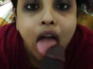 Indian amateur goes deep on a homemade tight fit, creating a sensual oral adventure.