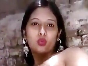 Hot Indian wife pleases with oral skills.