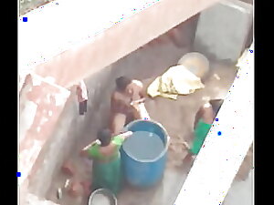 Indian delivery man surprises with a steamy encounter at a well-off customer's doorstep.
