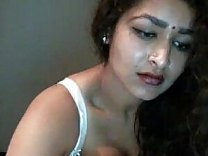 Desi Bhabi Maya teases and pleases on camera, inviting you to join her bare-handed adventure.