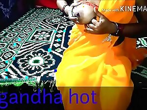 Indian aunty gives expert head in steamy video
