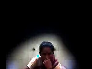 Tamil maid gets rough and intimate in the bathroom